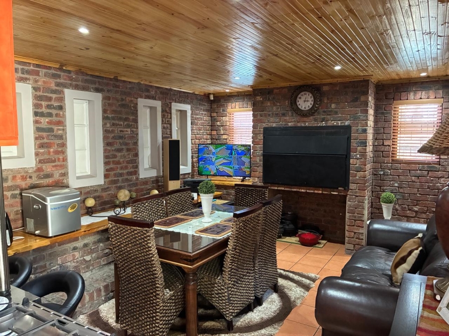 7 Bedroom Property for Sale in Heather Park Western Cape